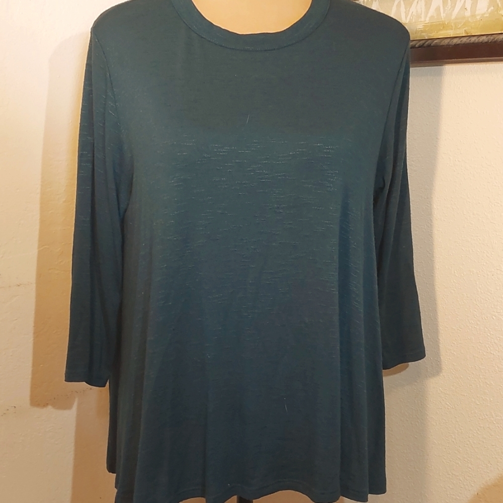 KIM & CAMI  womens green, 3/4 length sleeves. Pre-owned gently used.